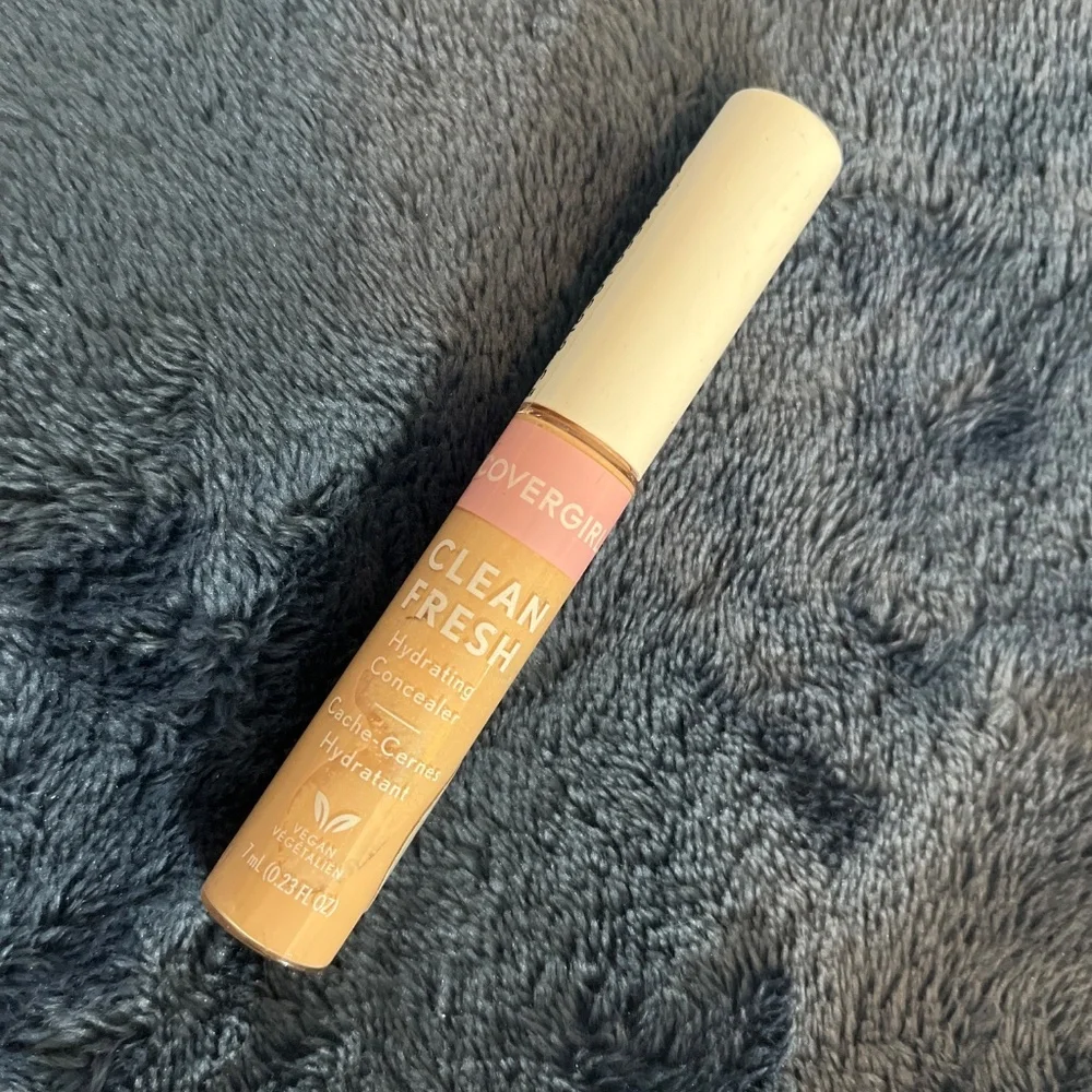 NEW Covergirl Clean Fresh Hydrating Concealer, Fair